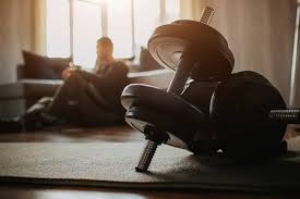 记者：维尼修斯女友在美国涉嫌欠税，可能无法陪他参加世界杯